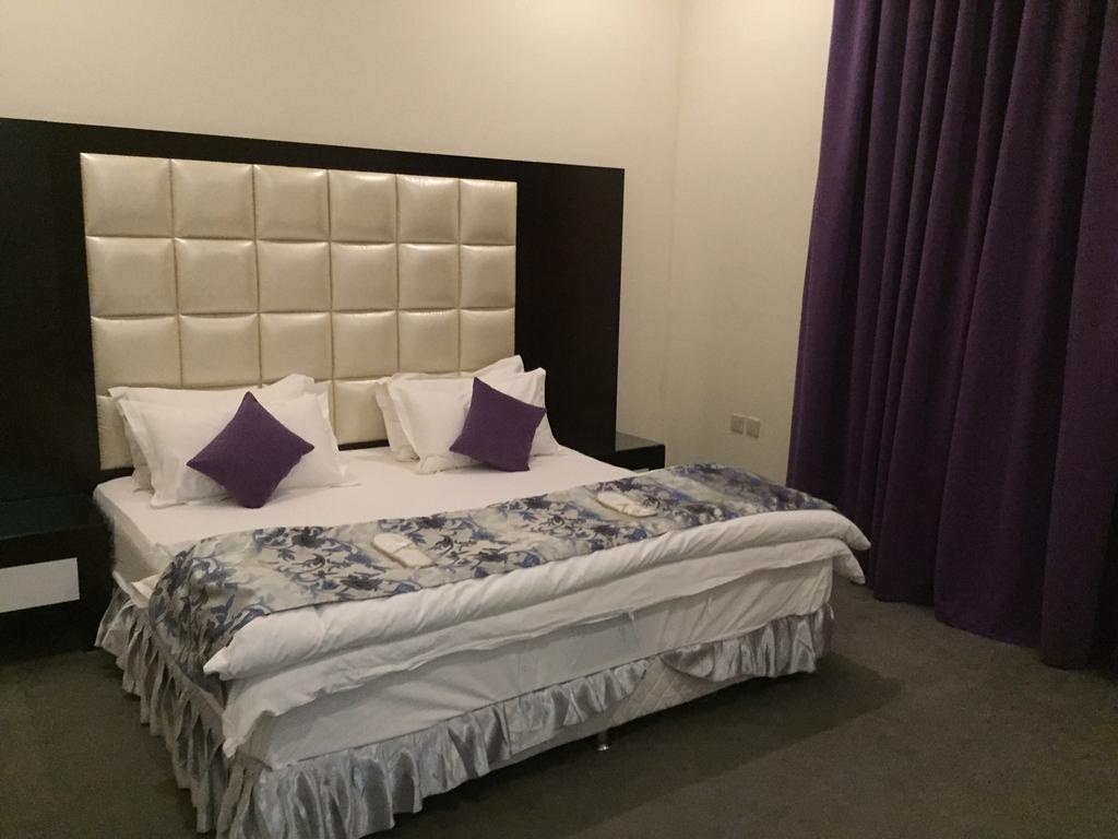 Terhal Hotel Suites Хаиль Экстерьер фото